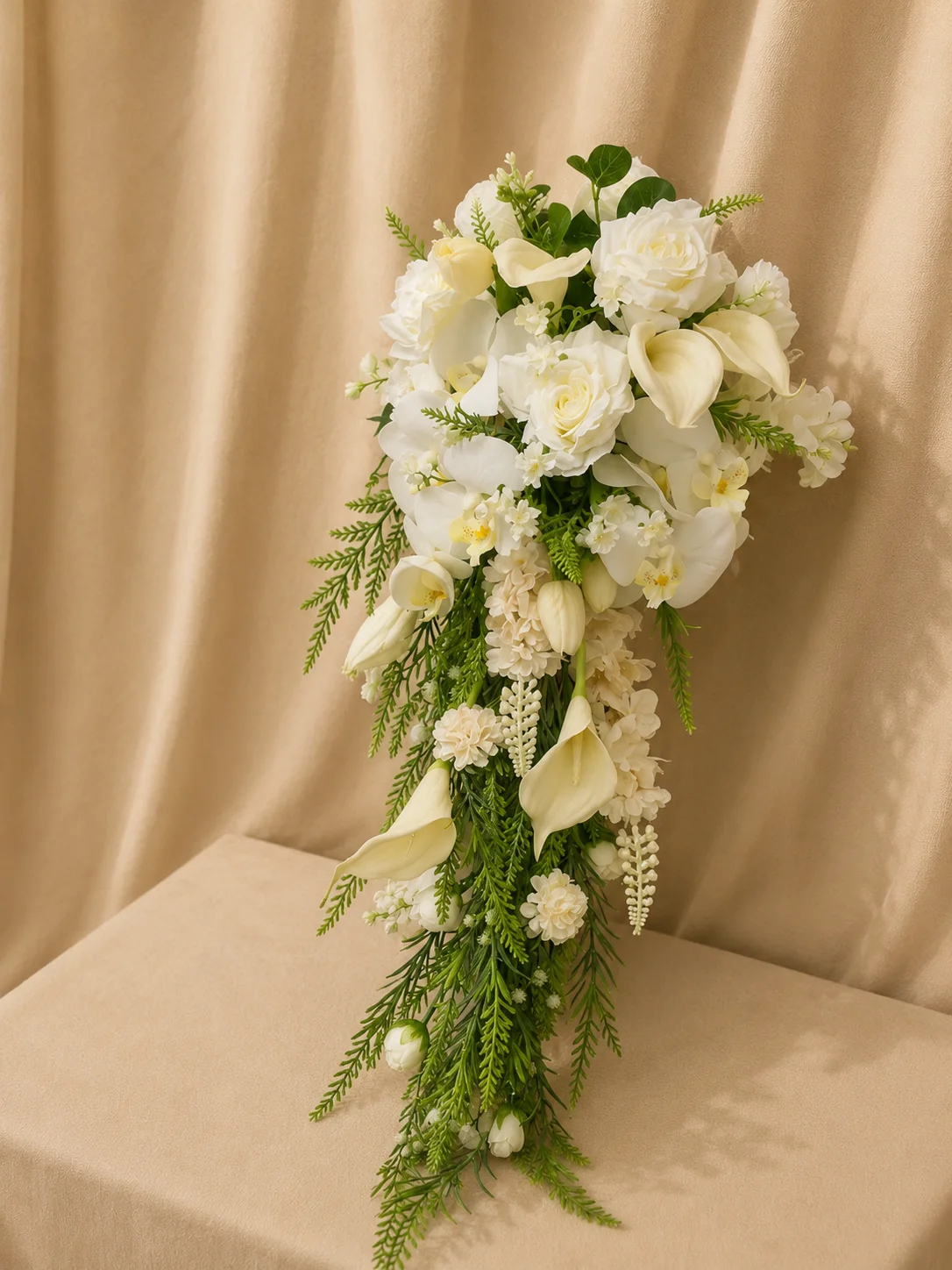 Slender long cascade, bouquet by Allies Atelier