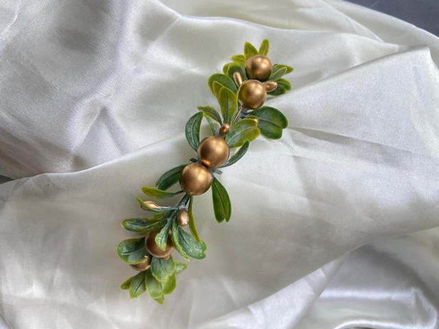 Pearl Blossom Hair Vine, bride wedding essential by Allies Atelier